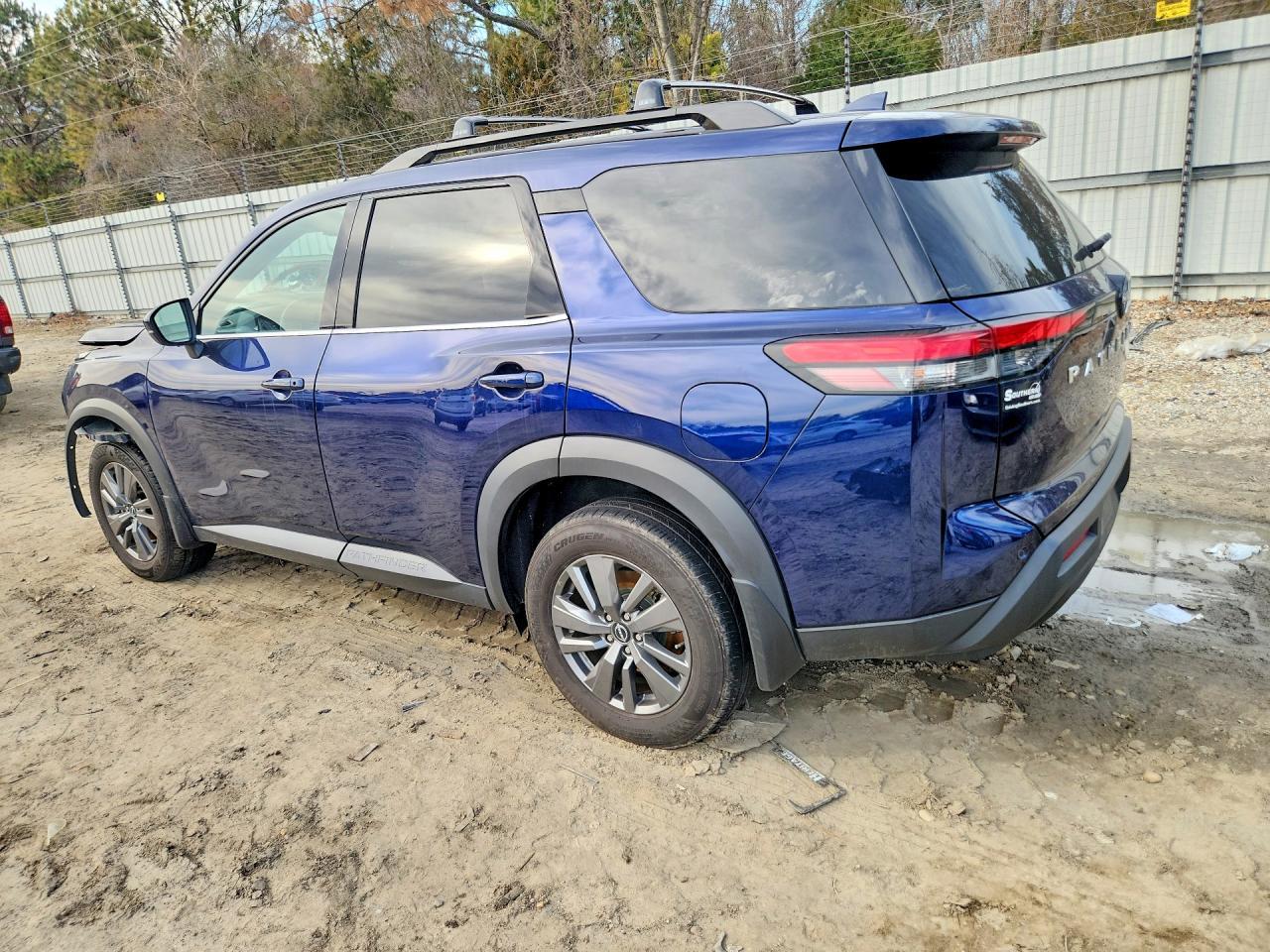 2024 Nissan Pathfinder sv