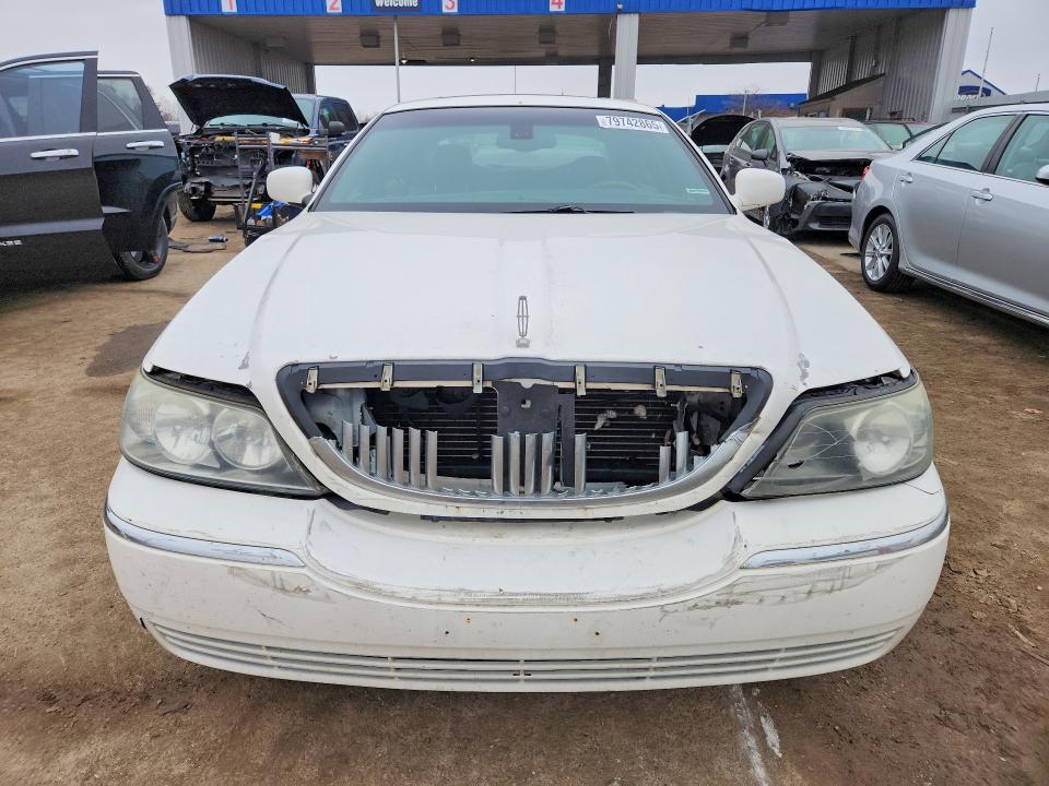 2003 Lincoln Town car Signature