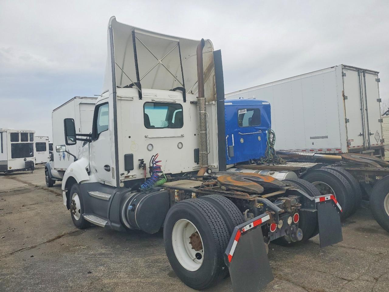 2017 Kenworth T680 Semi Truck