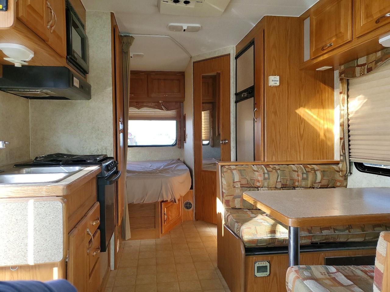 2005 Ford Econoline E350 Super Duty Cutaway Van