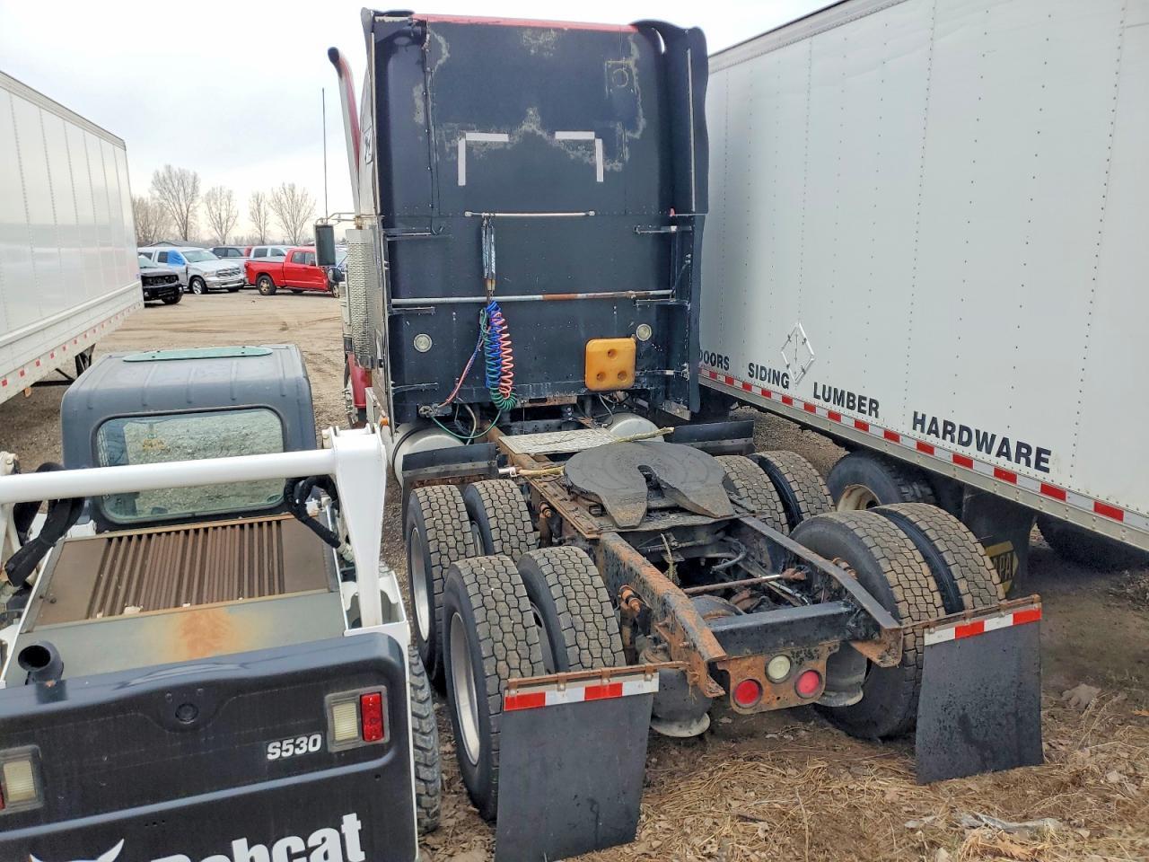 2004 Freigliner 2004 Freightliner FLD132 Semi Truck