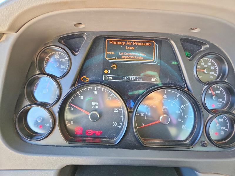 2017 Peterbilt 579 Semi Truck