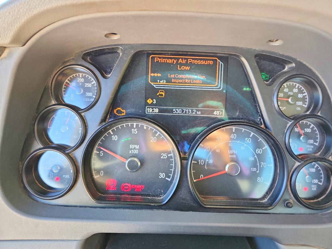 2017 Peterbilt 579 Semi Truck