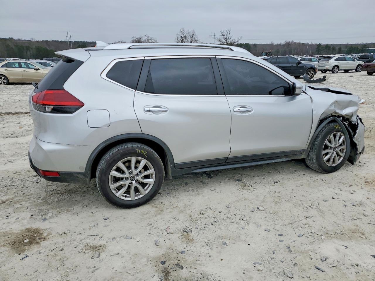 2020 Nissan Rogue sv