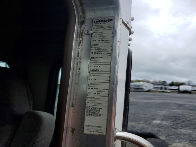 2015 Kenworth T330 Semi Truck