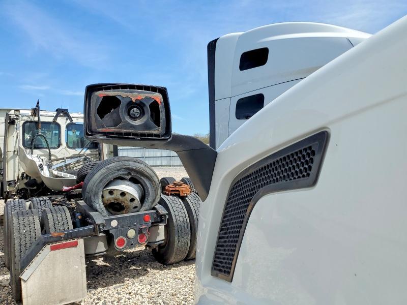 2016 Volvo VNL Semi Truck