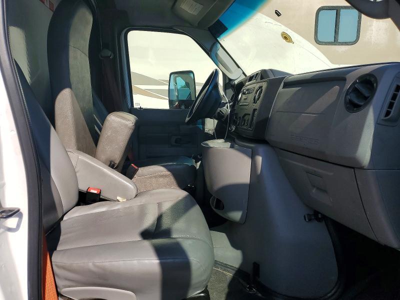 2013 Ford Econoline E350 Super Duty Cutaway van