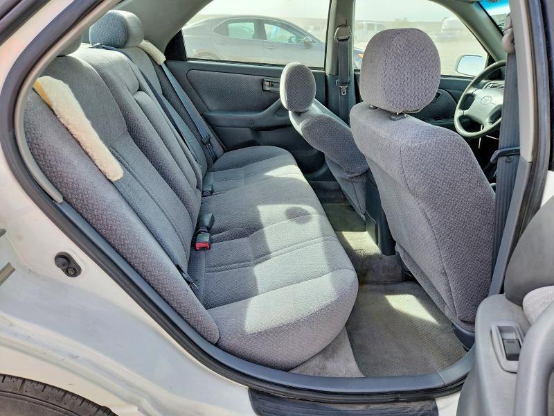 2000 Toyota Camry le