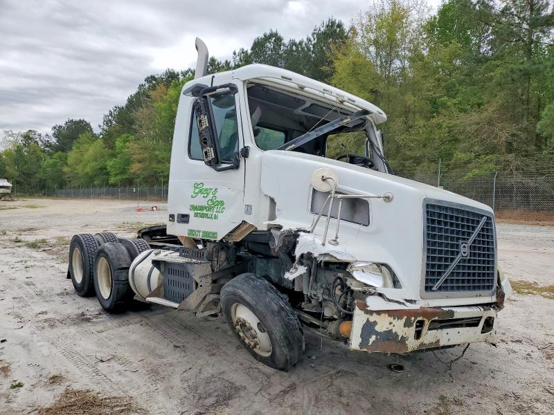 2010 Volvo VNM Semi Truck