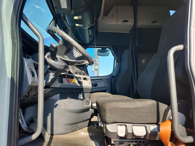 2020 Freightliner Cascadia 126 Semi Truck