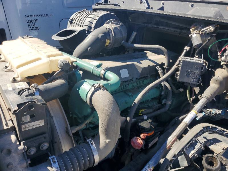 2016 Volvo VNL Semi Truck