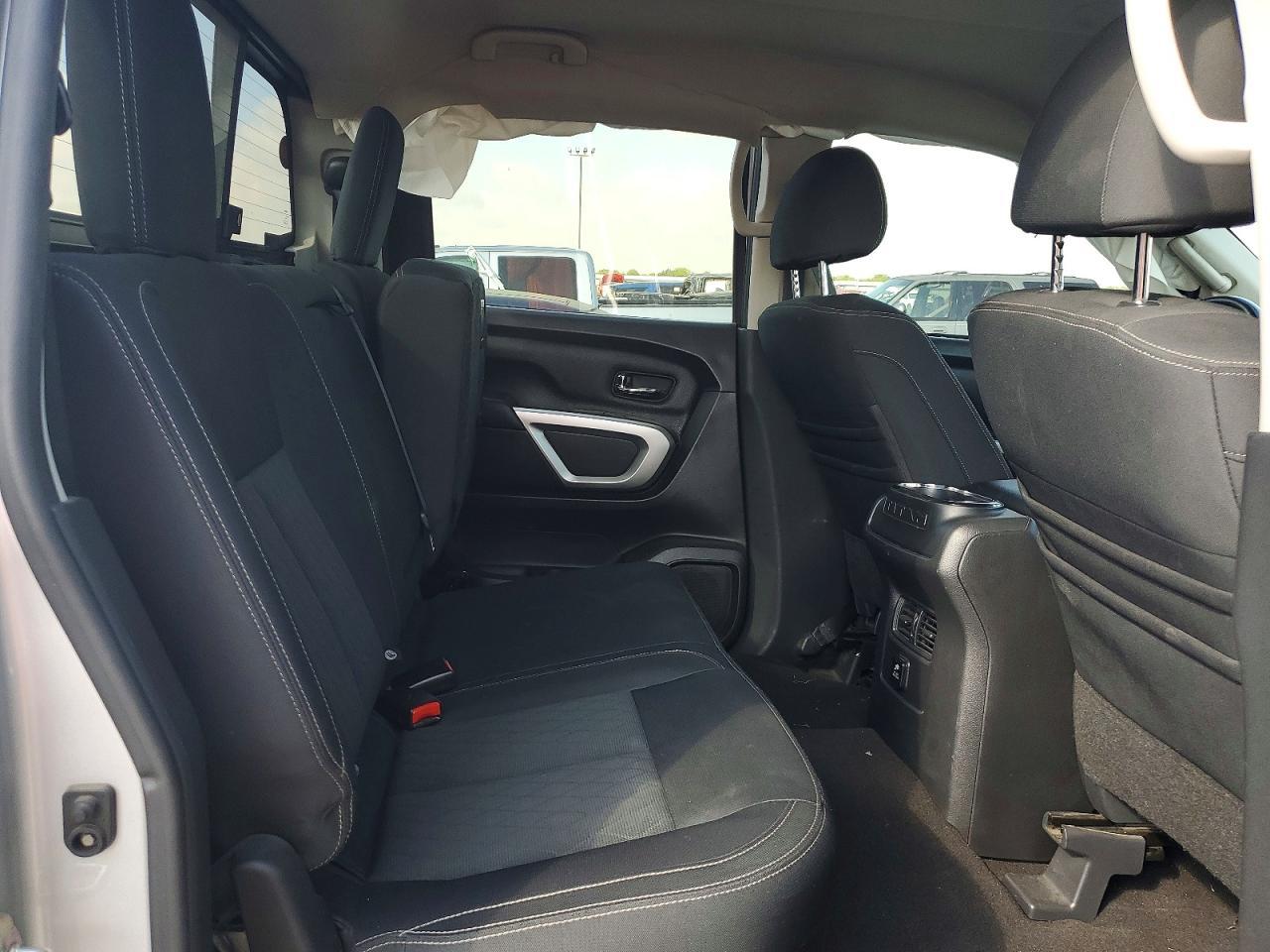 2018 Nissan Titan SV