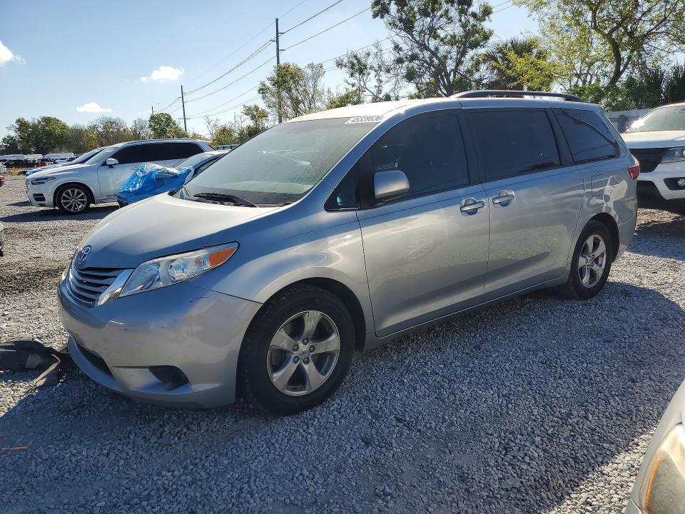 2016 Toyota Sienna le 8-passenger