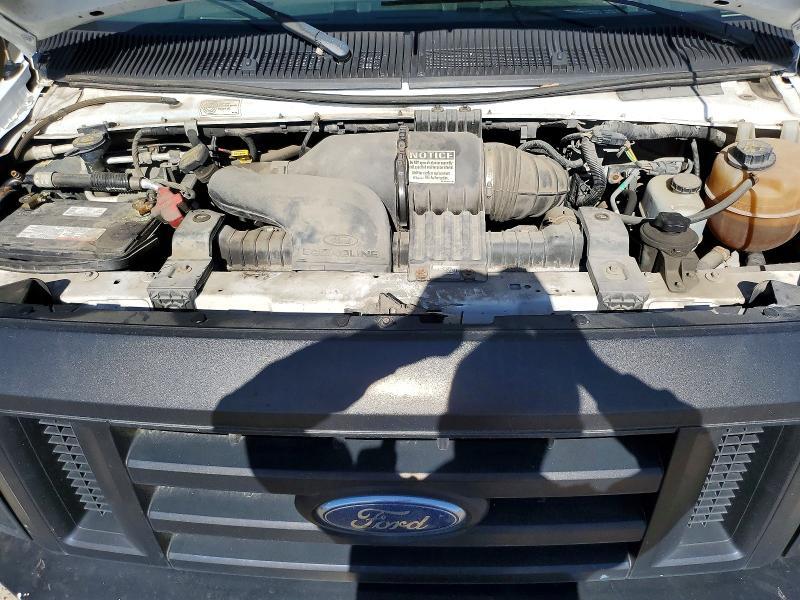 2015 Ford Econoline E350 Super Duty Cutaway Van