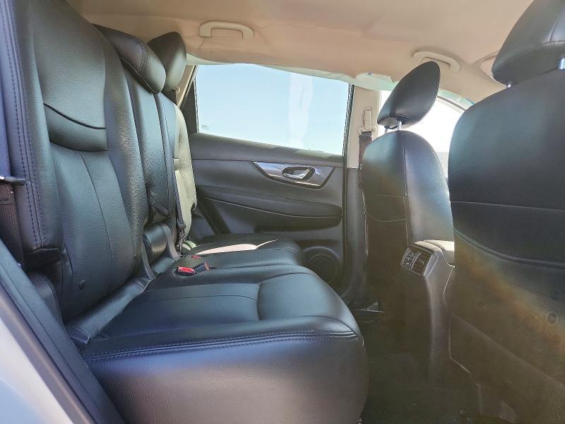 2017 Nissan Rogue sv