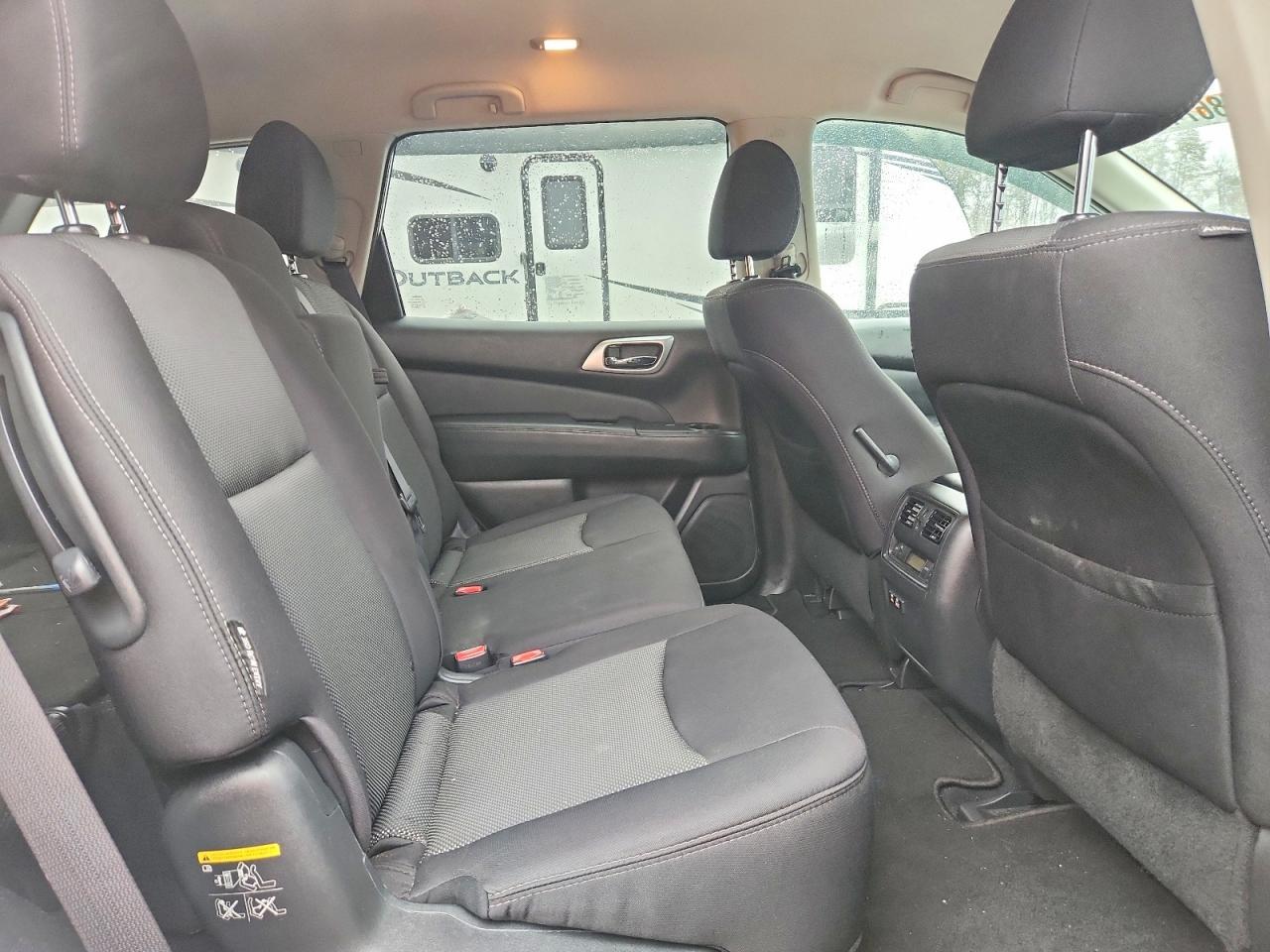 2020 Nissan Pathfinder s