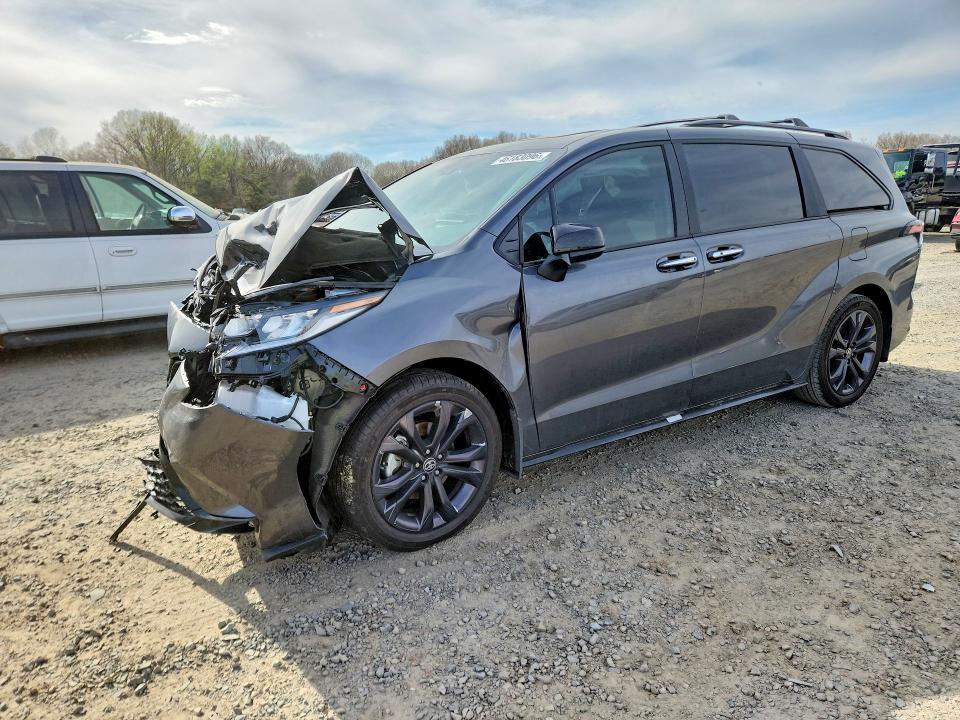 2025 Toyota Sienna xse 7-passenger