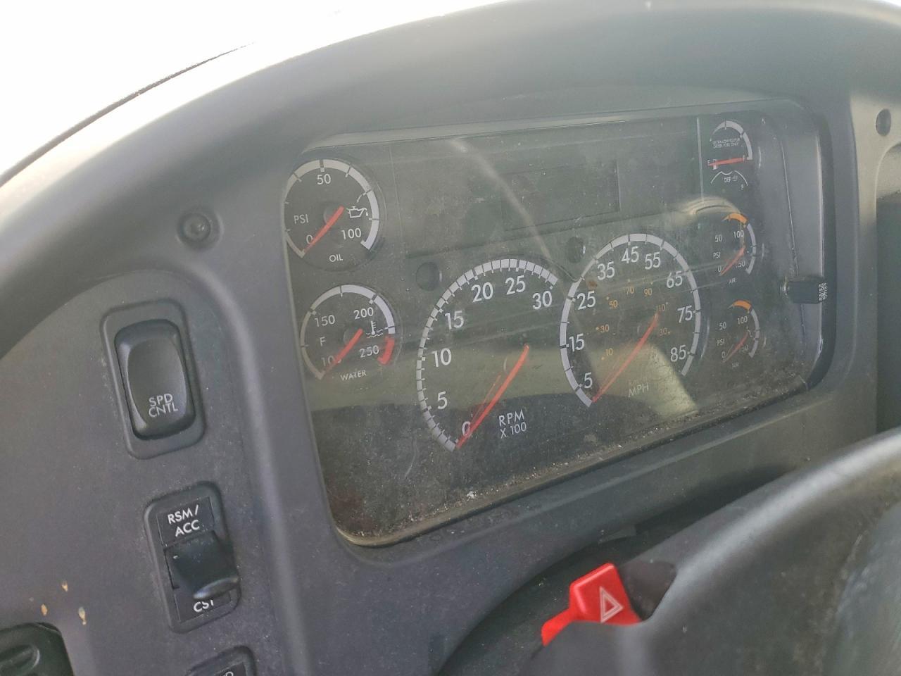 2020 Freigliner 2020 Freightliner Business Class M2 BOX Truck