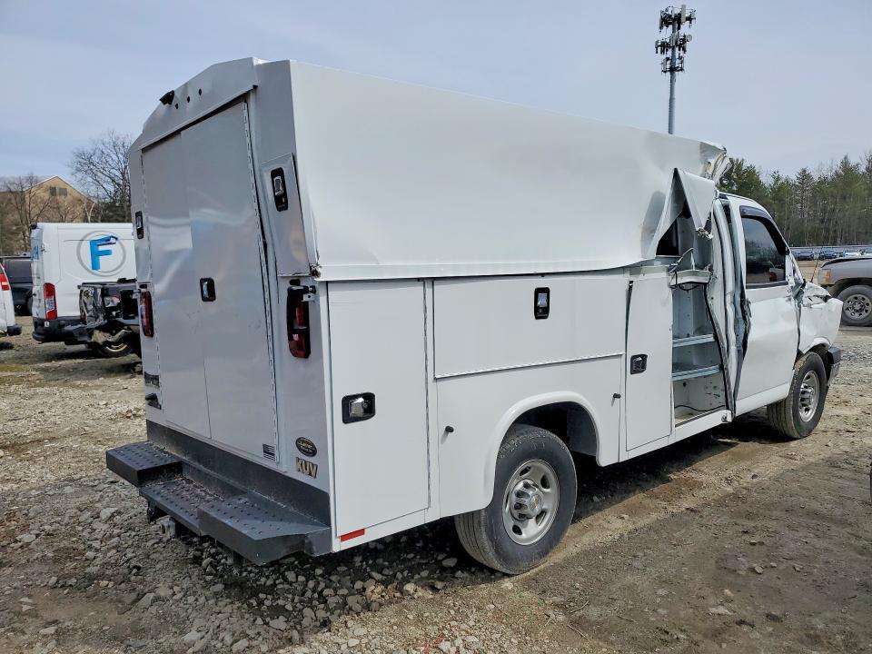 2025 Chev Express G4500