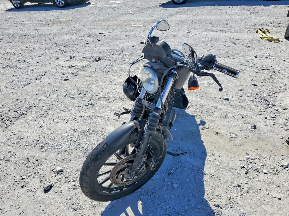 2015 Harley-Davidson XL883 Iron 883