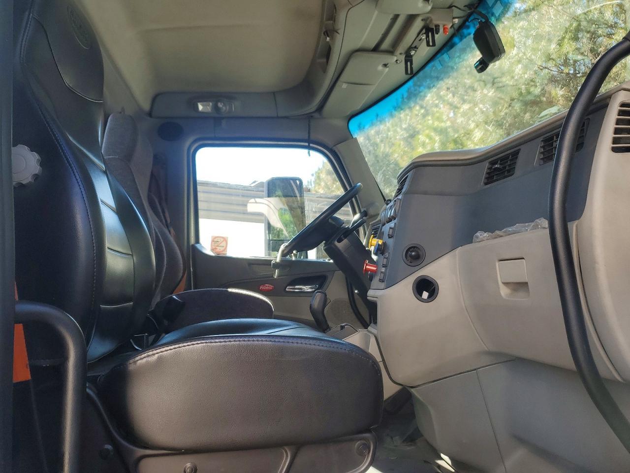 2018 Peterbilt 579 Semi Truck