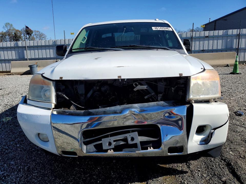 2013 Nissan Titan SV