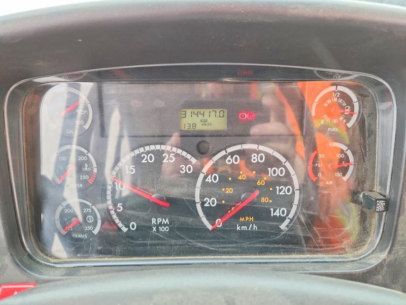 2011 Freigliner 2011 Thomas SAF-T-LINER C2-School Bus