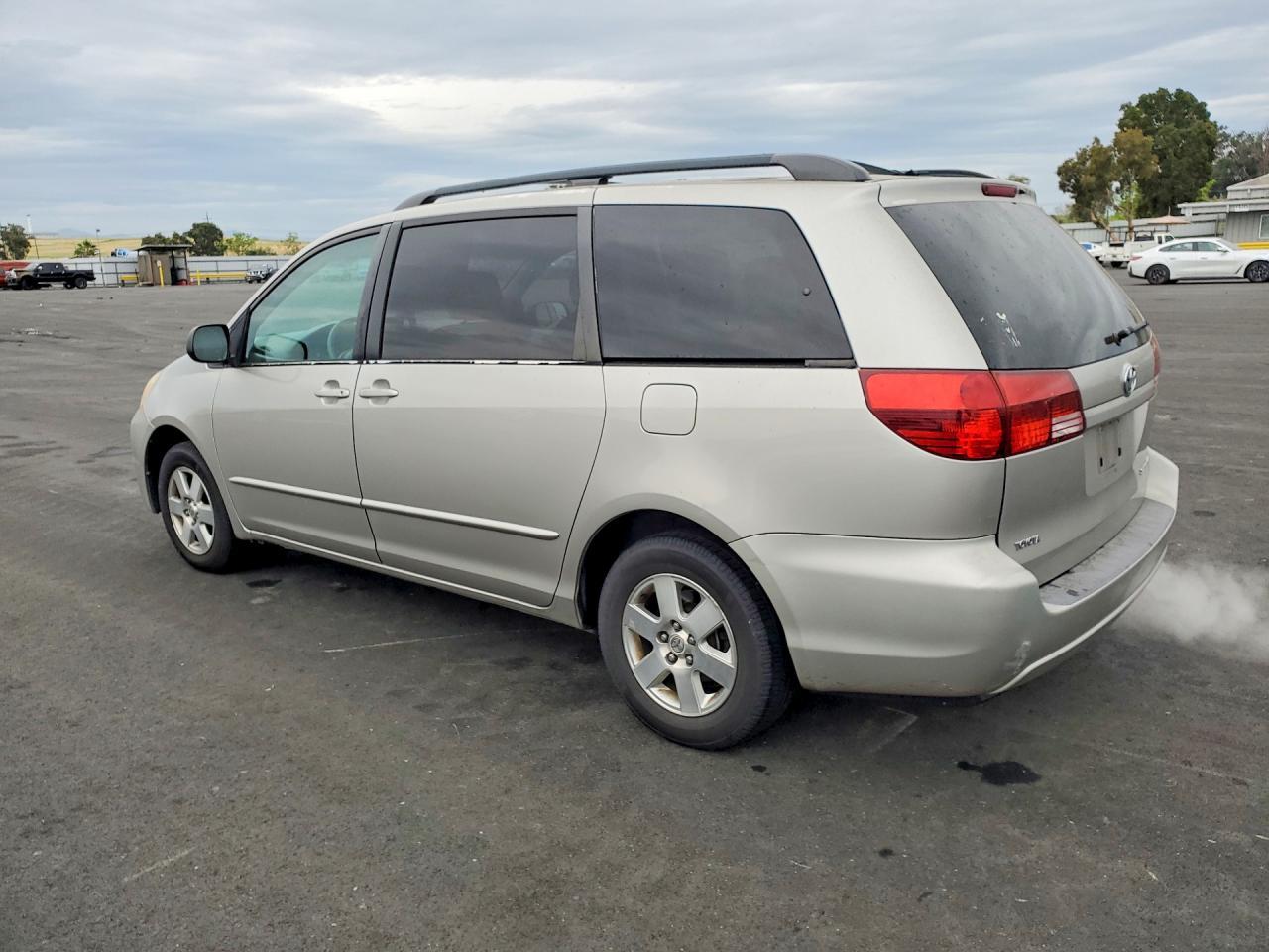 2005 Toyota Sienna le 8 Passenger