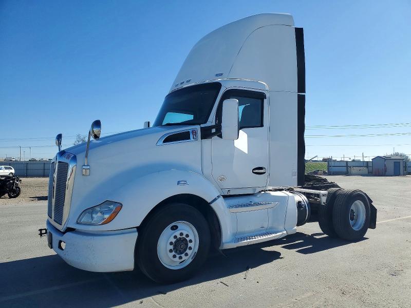 2014 Kenworth T680 Semi Truck