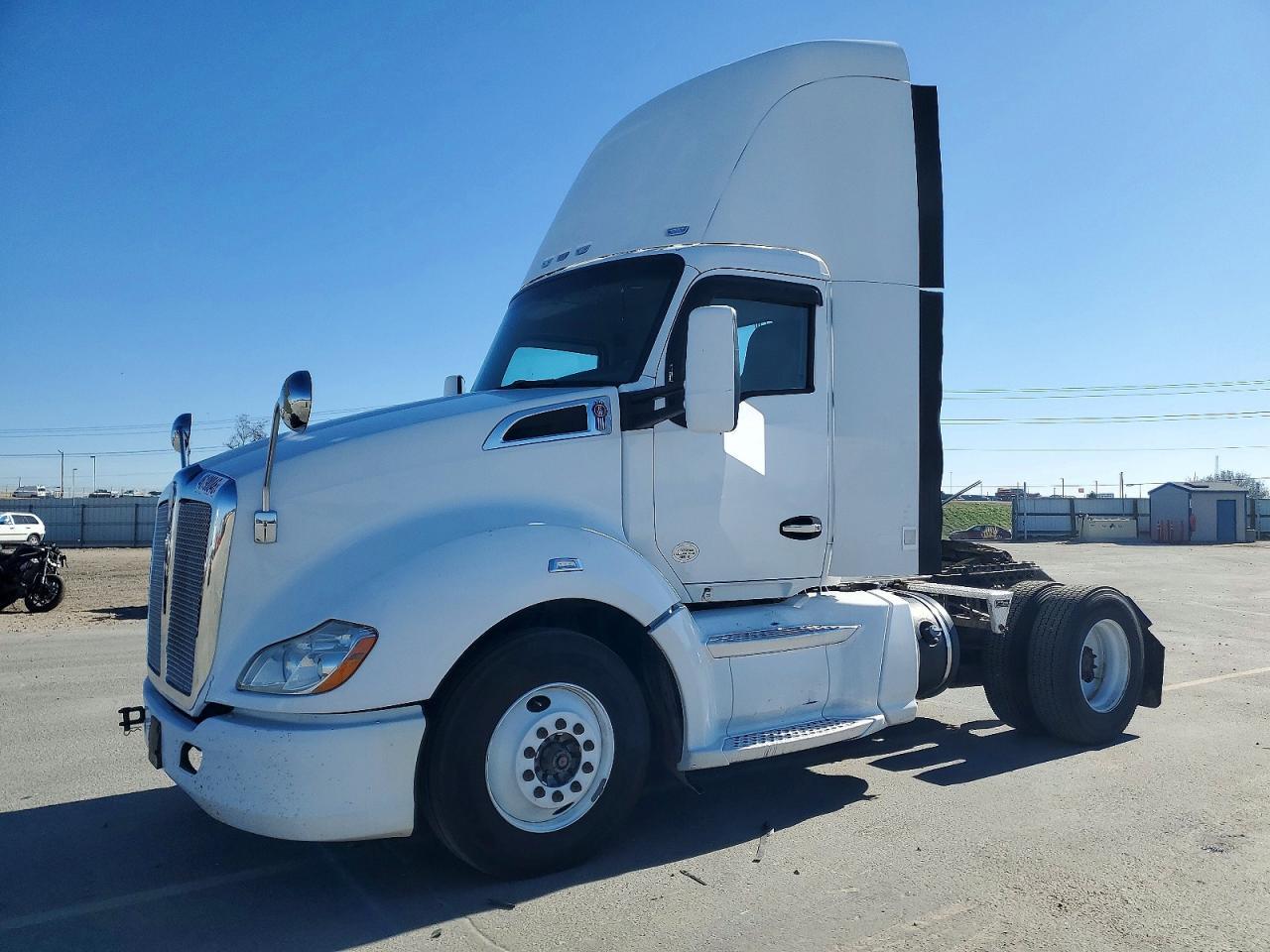2014 Kenworth T680 Semi Truck