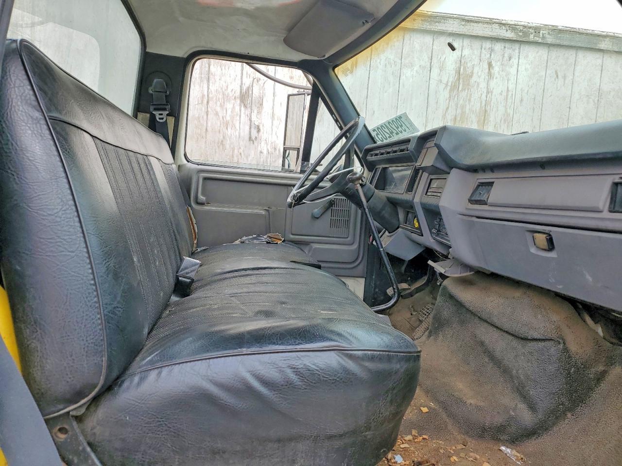 1996 Ford F800 Truck Cab AND Chassis