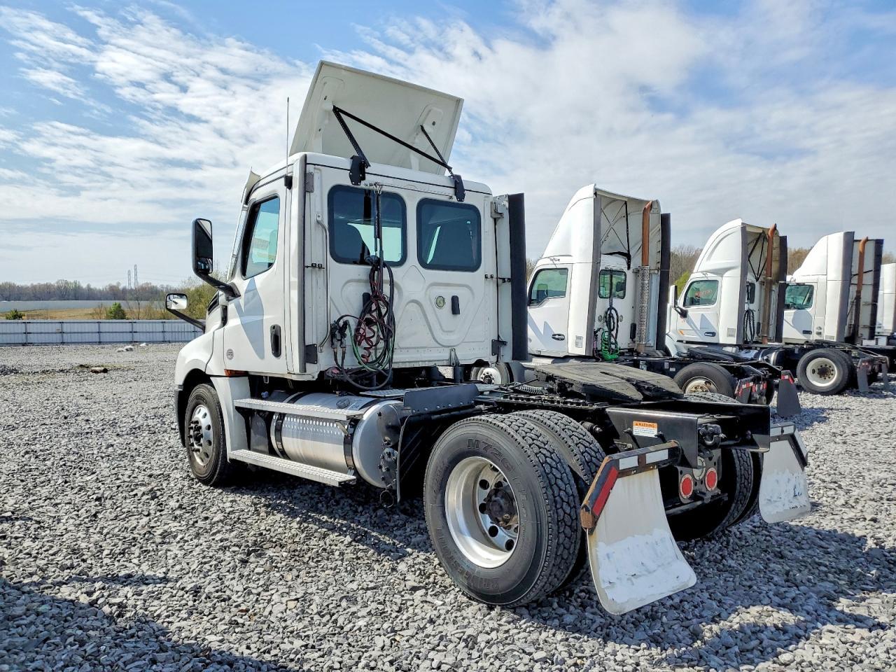 2021 Freigliner 2021 Freightliner Cascadia 1