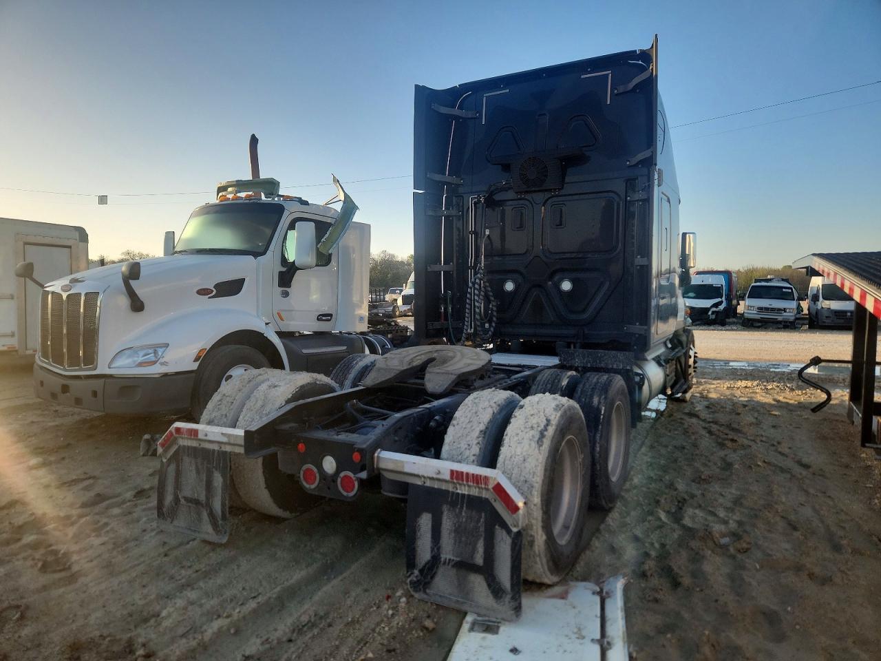 2020 Freigliner 2020 Freightliner Cascadia 125 Semi Truck