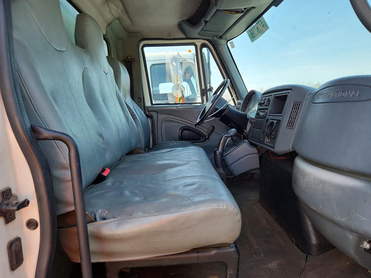 2003 International 4300 BOX Truck