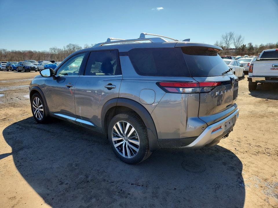 2022 Nissan Pathfinder Platinum