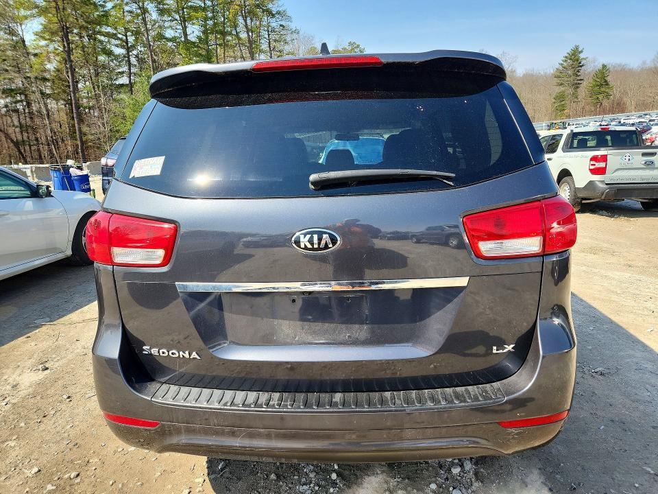 2016 KIA Sedona lx