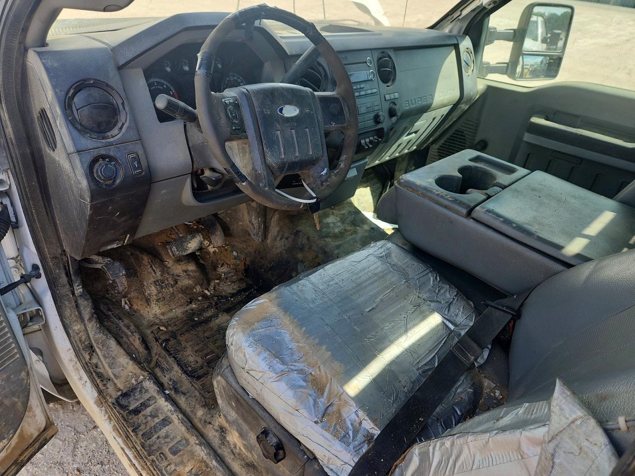 2013 Ford F450 Super Duty Flatbed Truck