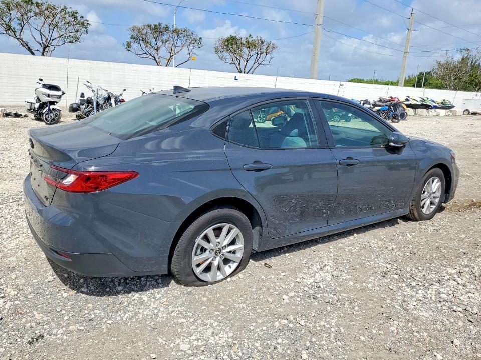 2025 Toyota Camry le