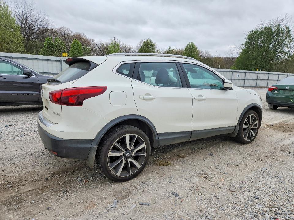 2017 Nissan Rogue Sport sl