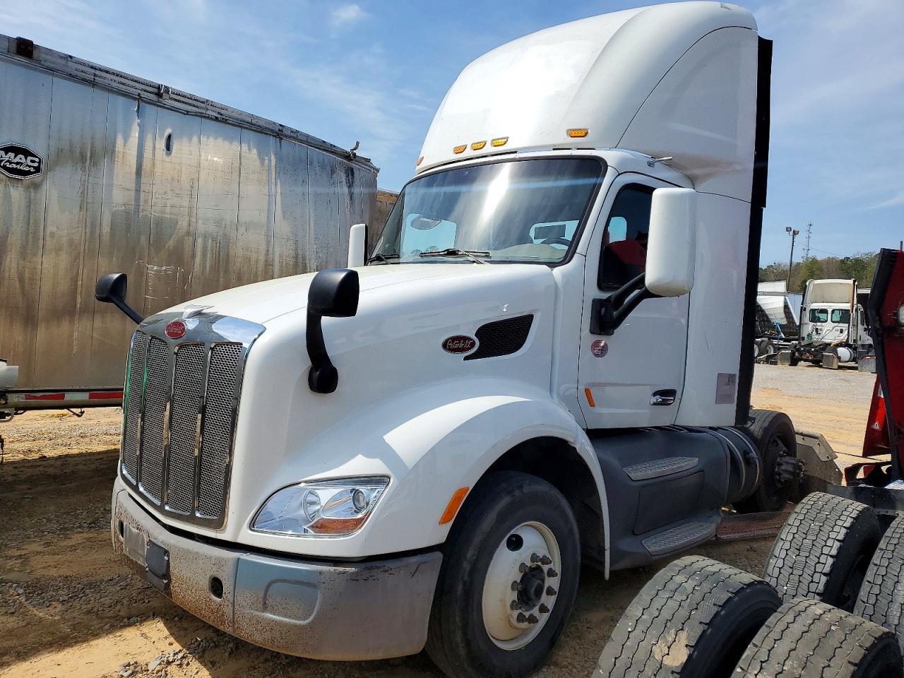 2017 Peterbilt 579 Semi Truck