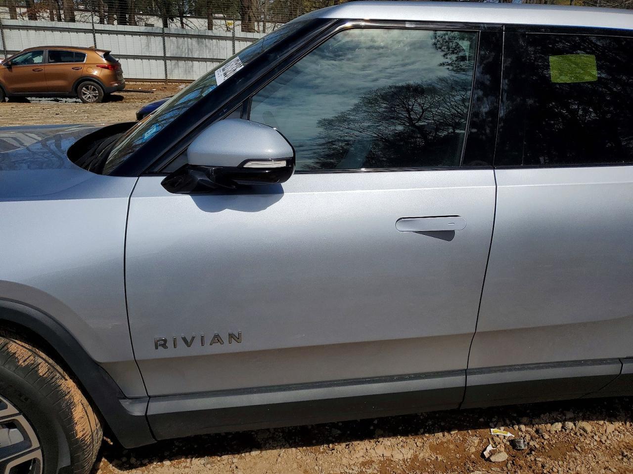 2025 Rivian R1T Adventure