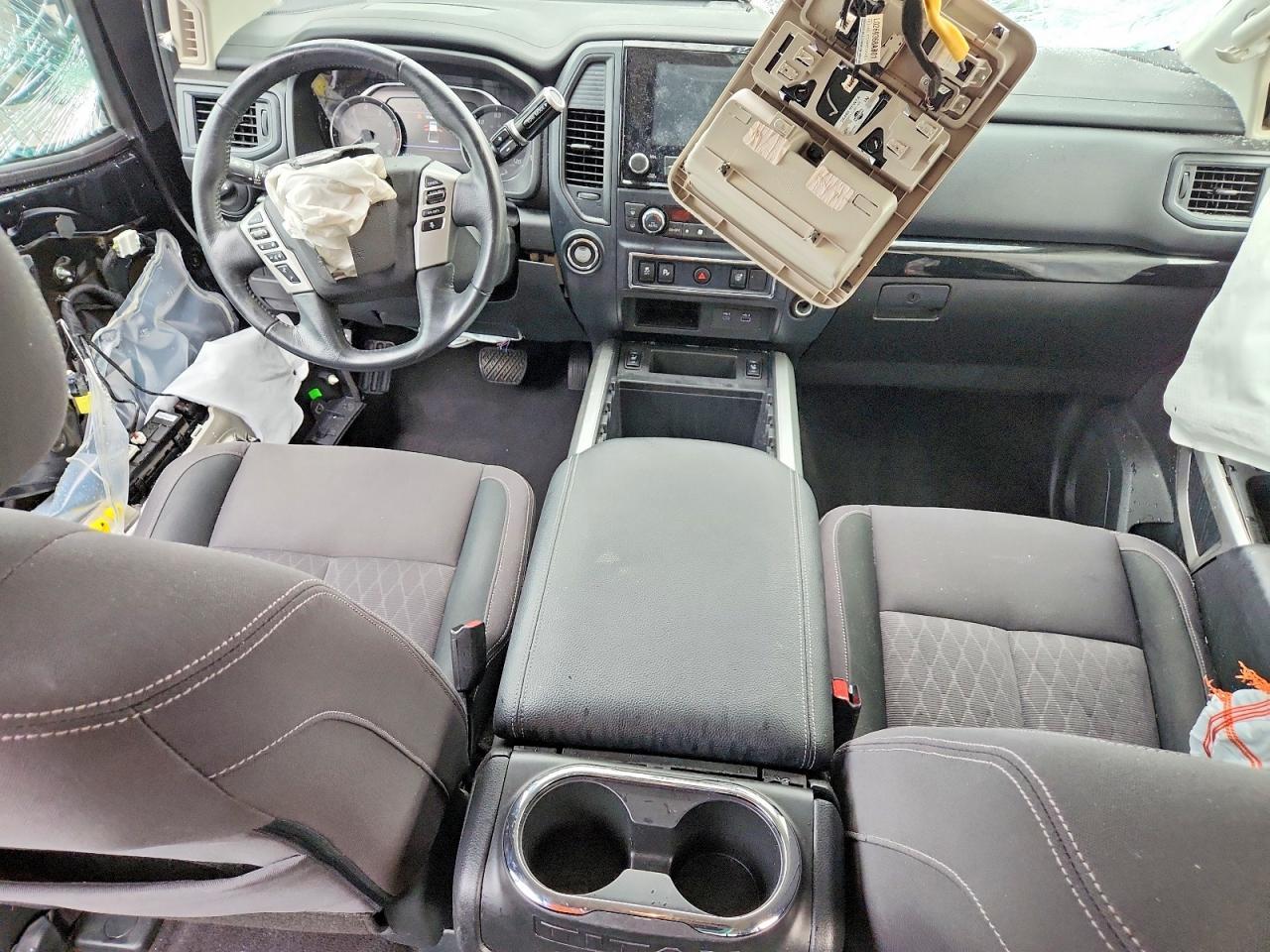 2023 Nissan Titan SV