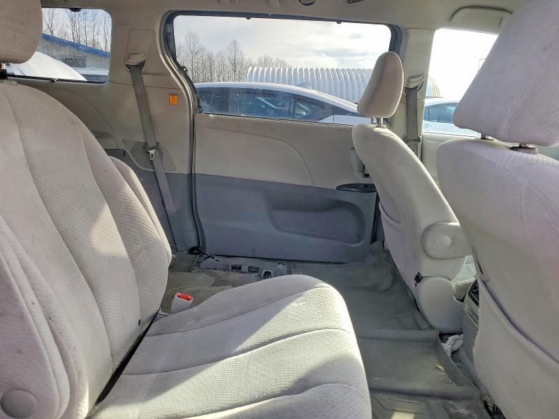 2013 Toyota Sienna le 7-passenger