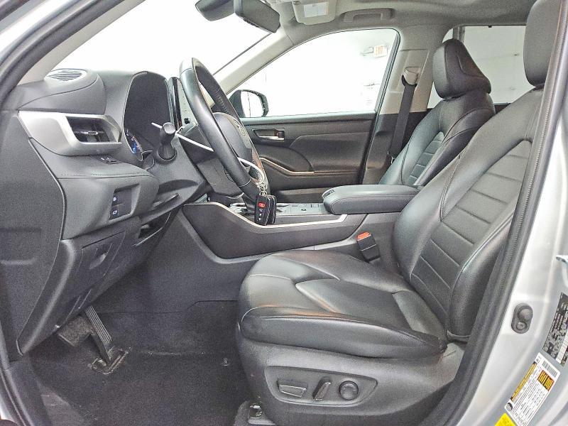 2022 Toyota Highlander Hybrid xle