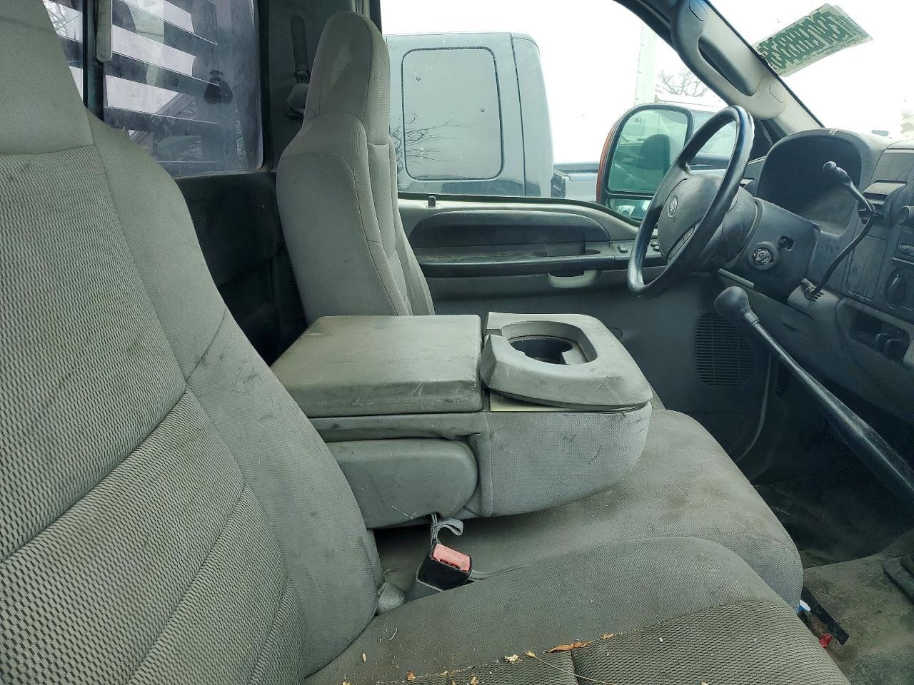 2005 Ford F450 Super Duty Flatbed Truck