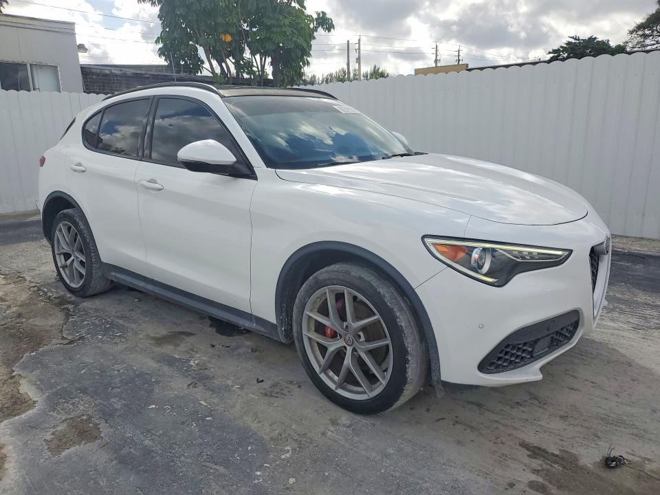2018 Alfa Romeo Stelvio ti Sport