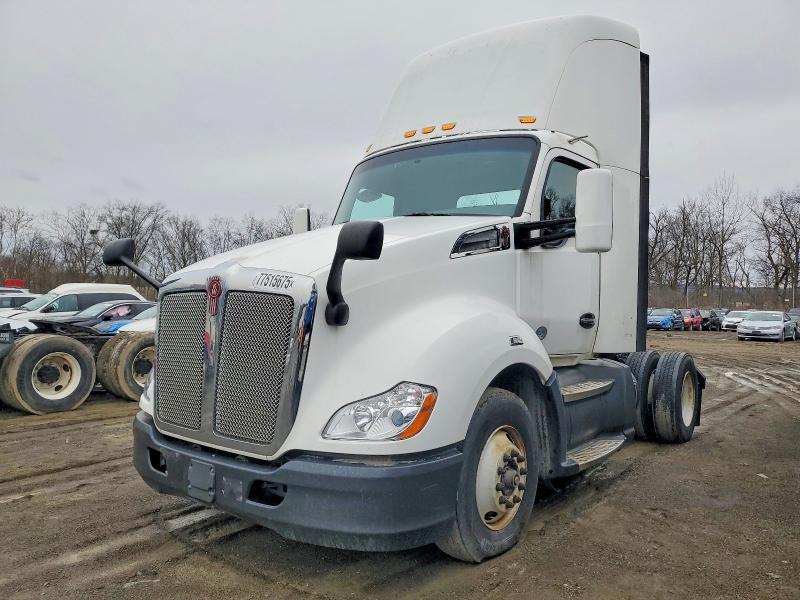 2016 Kenworth T680 Semi Truck