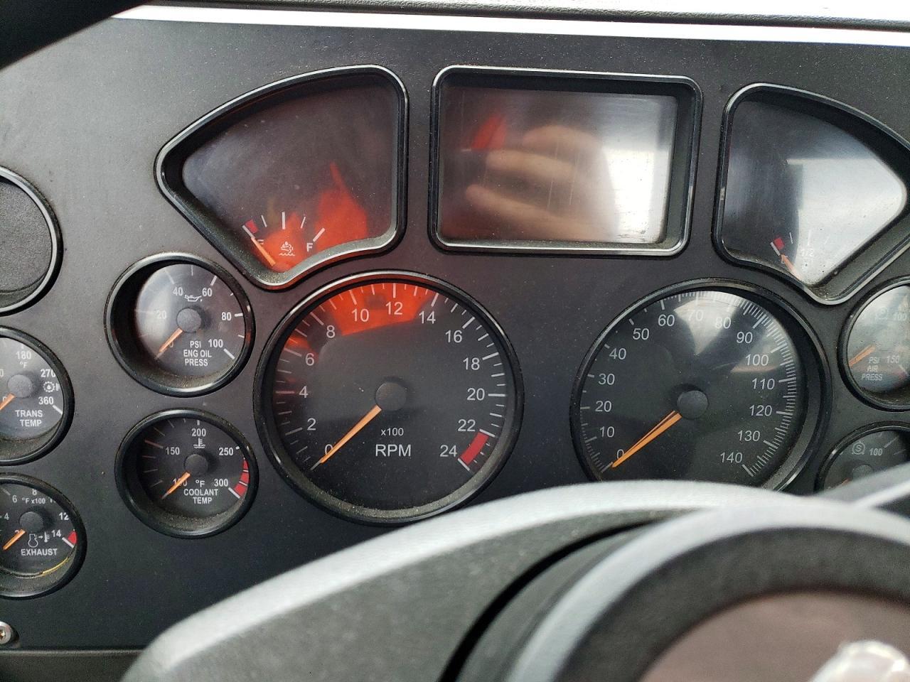 2017 Mack 2016 Mack CXU612 Semi Truck