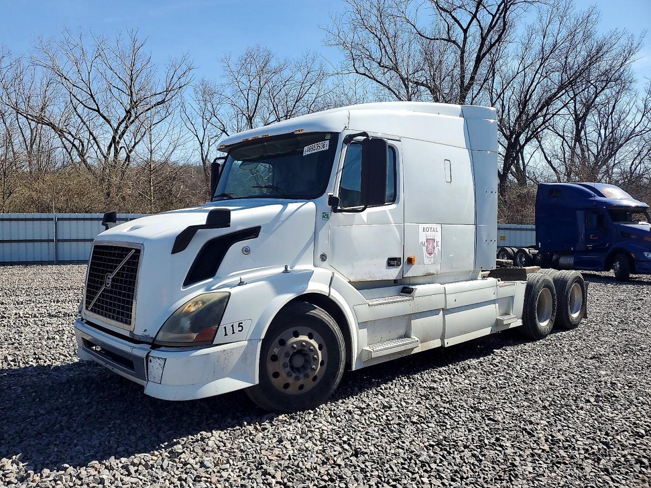 2007 Volvo VNL Semi Truck