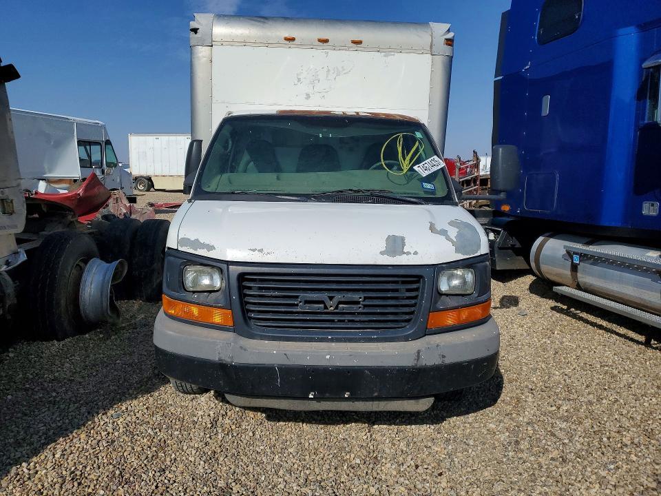 2008 GMC Savana BOX Truck